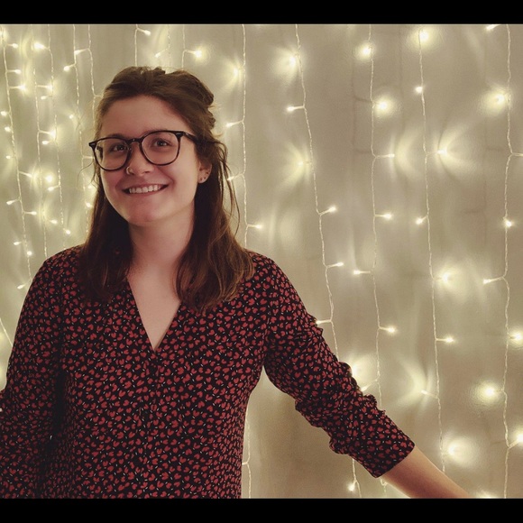 Meet your Posher, Taylor - Picture 1 of 4